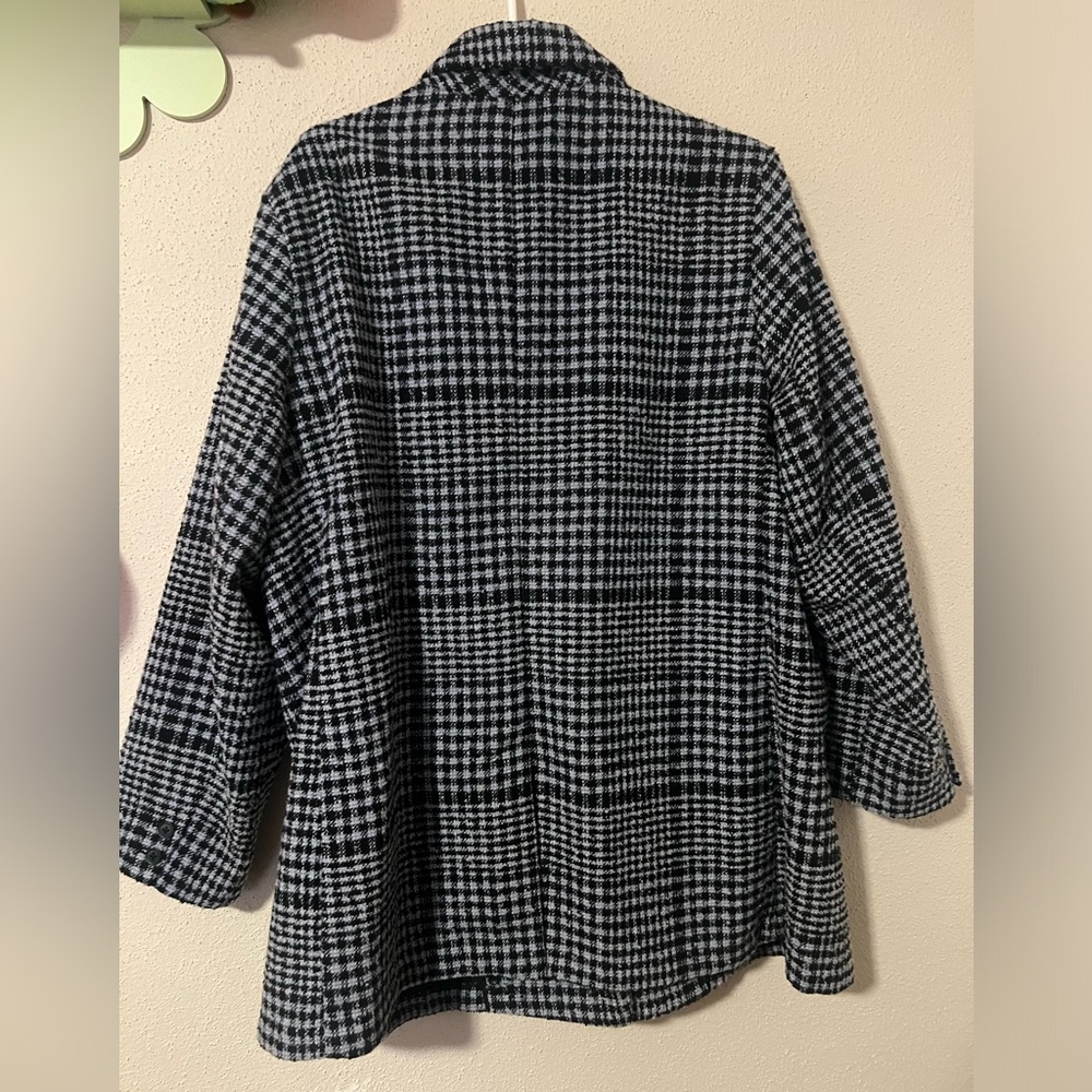 Blazer - Picture 2 of 3